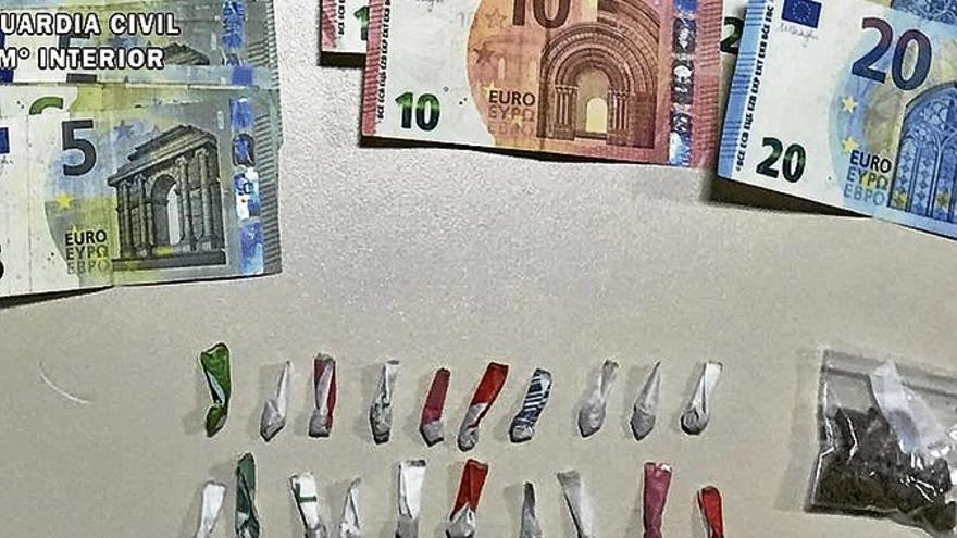 Tres detenidos con 25 papelinas de mezcla de heroína y cocaína