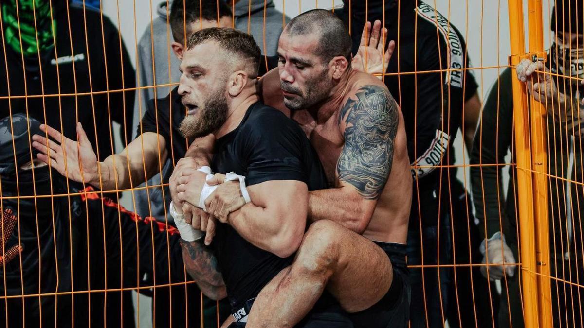 Lloveras bloquea a su rival polaco Ufol en la última edición de KOTS