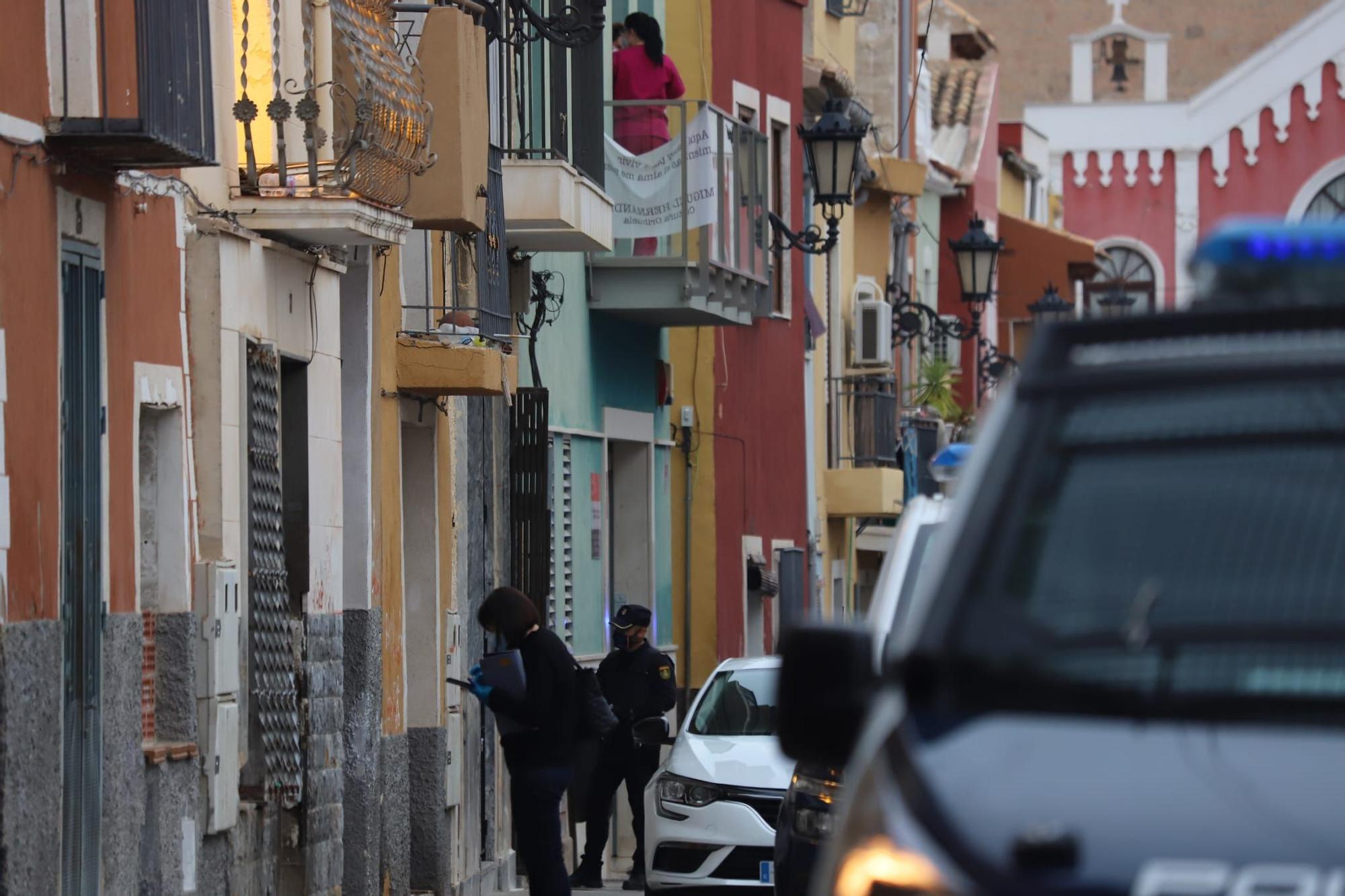 Enorme despliegue policial en una operación antidroga en la calle Arriba de Orihuela