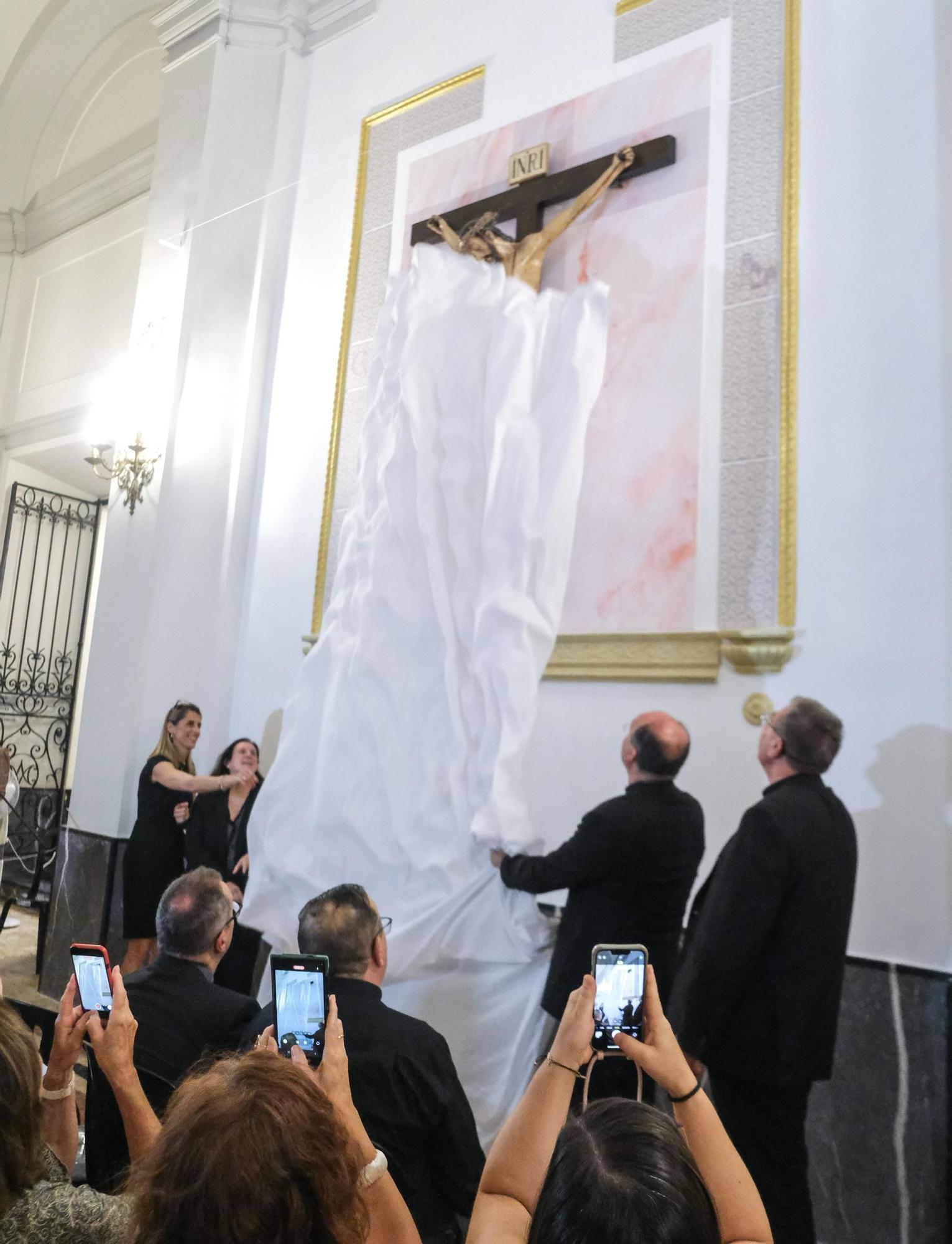 Así ha sido la presentación y bendición del restaurado Cristo de la Vida de Crevillent