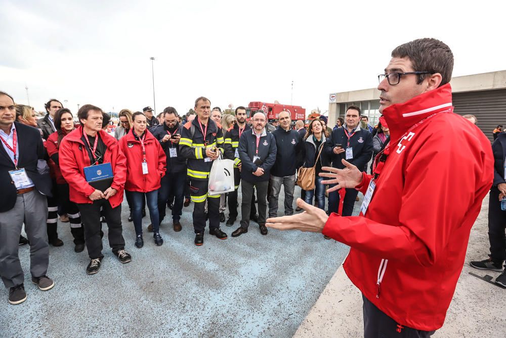 [SIN TITULO] La Generalitat realiza un gran despliegue de recursos, incluido un simulacro de una situación de pillajes en comercios tras un terremoto, helicóptero, bomberos o la intervención de la UME