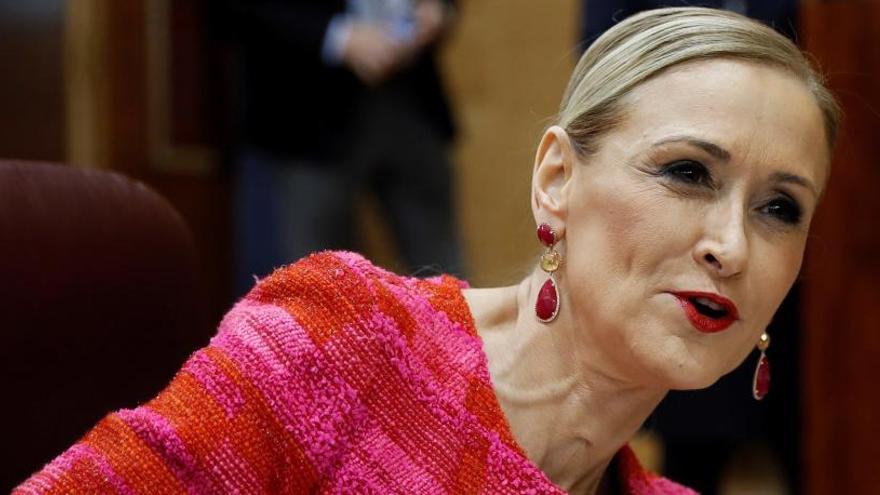 Cifuentes es de las pocas que exhiben un máster.