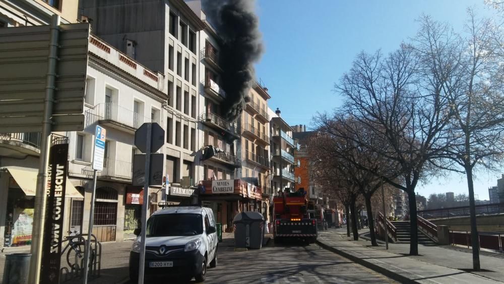 Incendi en un edifici en rehabilitació del carrer del Carme de Girona