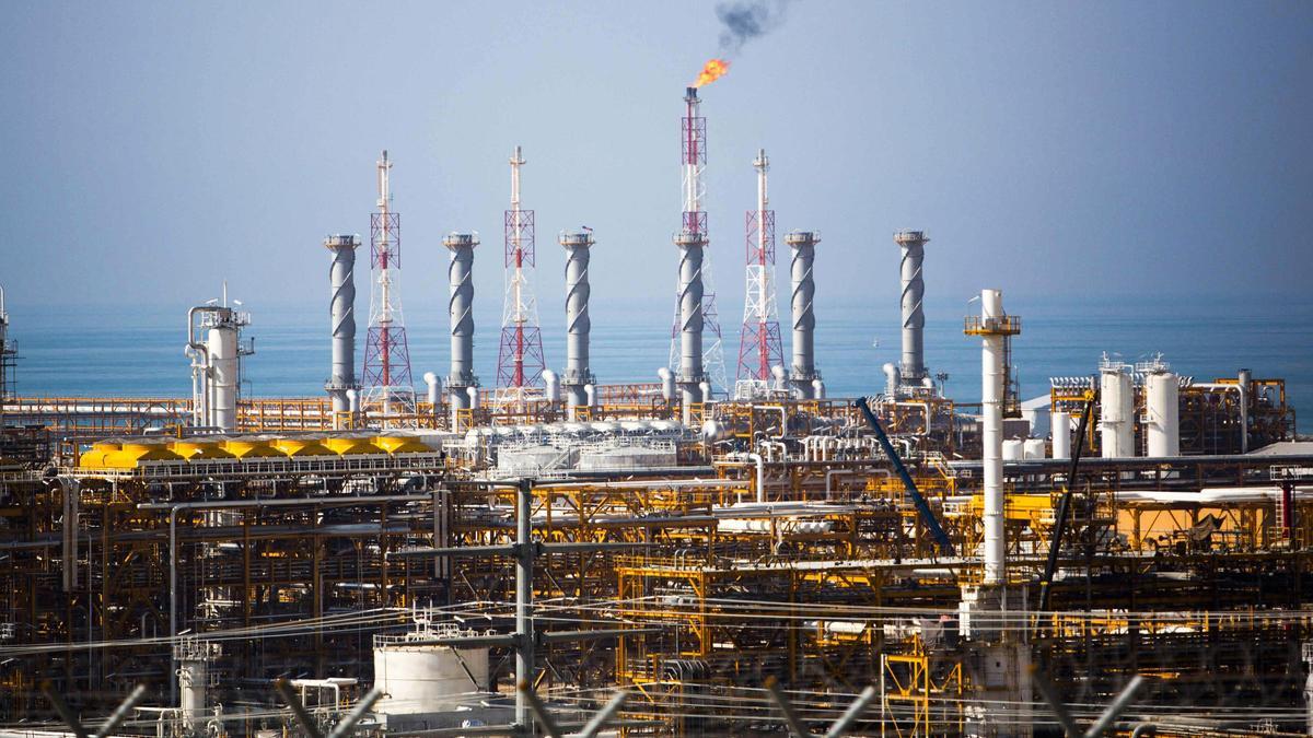 Vista de la fase 12 de las instalaciones del yacimiento de gas South Pars, cerca de la ciudad de Kangan, en el sur de Irán