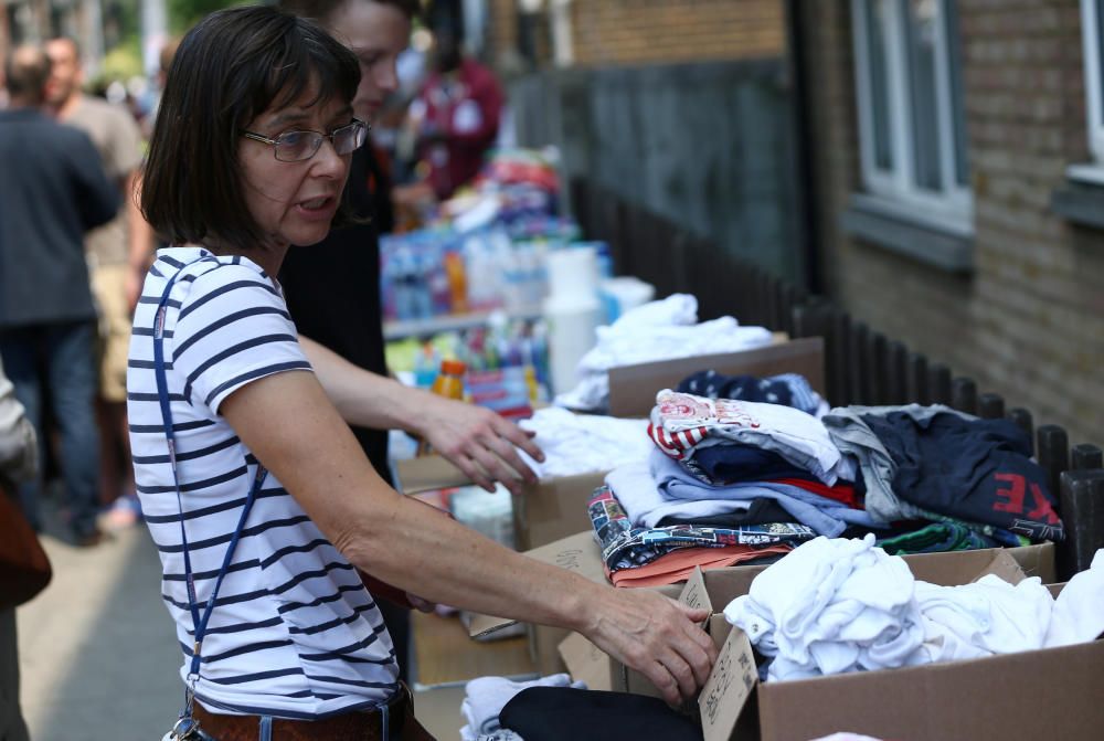 Londres, commoguda per l''indendi d''un bloc de 27 pisos amb almenys 12 morts