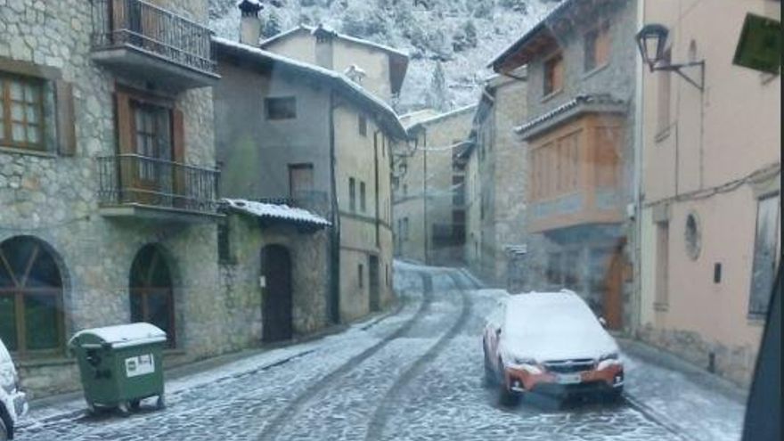 La neu es deixa veure al Moianès i causa afectacions al Berguedà