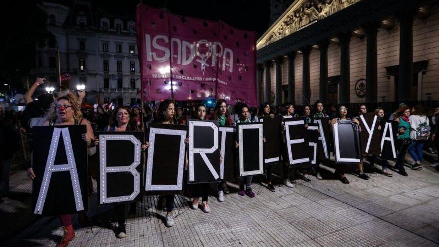 El grito de las argentinas por el aborto legal resurge con fuerza en el 8M