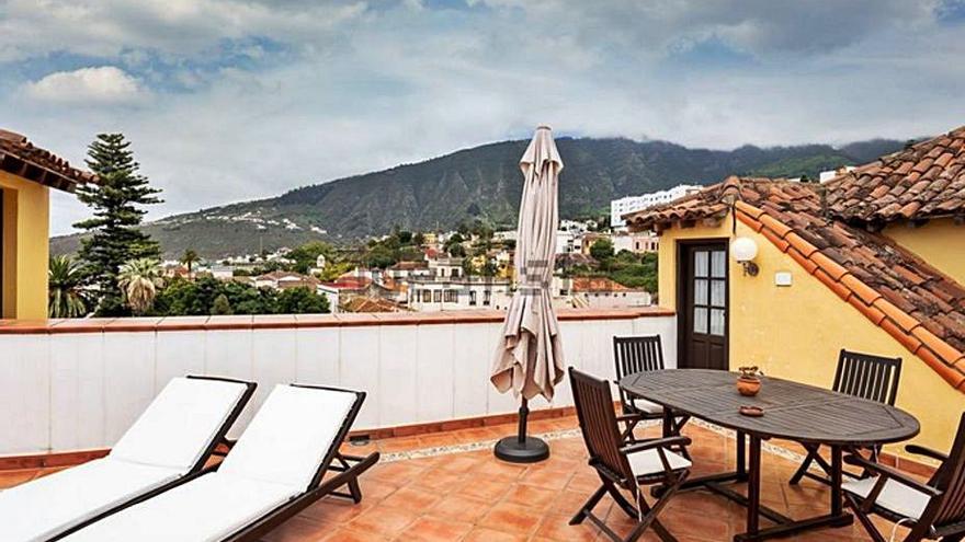 Terraza de un hotel rural de La Orotava en venta por 2,2 millones en ‘idealista’.