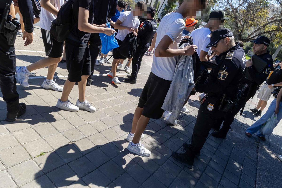 Control al alcohol en la Santa Faz 0,0 de Alicante con 12.000 jóvenes en la playa de San Juan