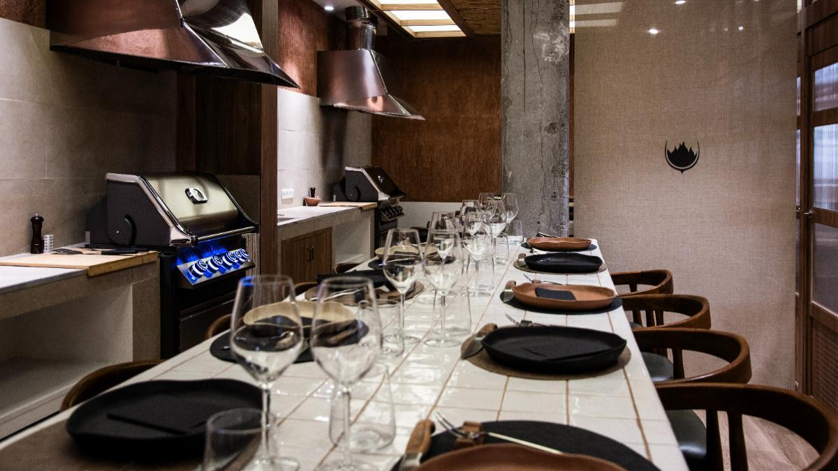 Parrilla, vino y sobremesa: la fórmula con la que MalaFlama ha consolidado su propuesta de ocio gastronómico en Madrid.