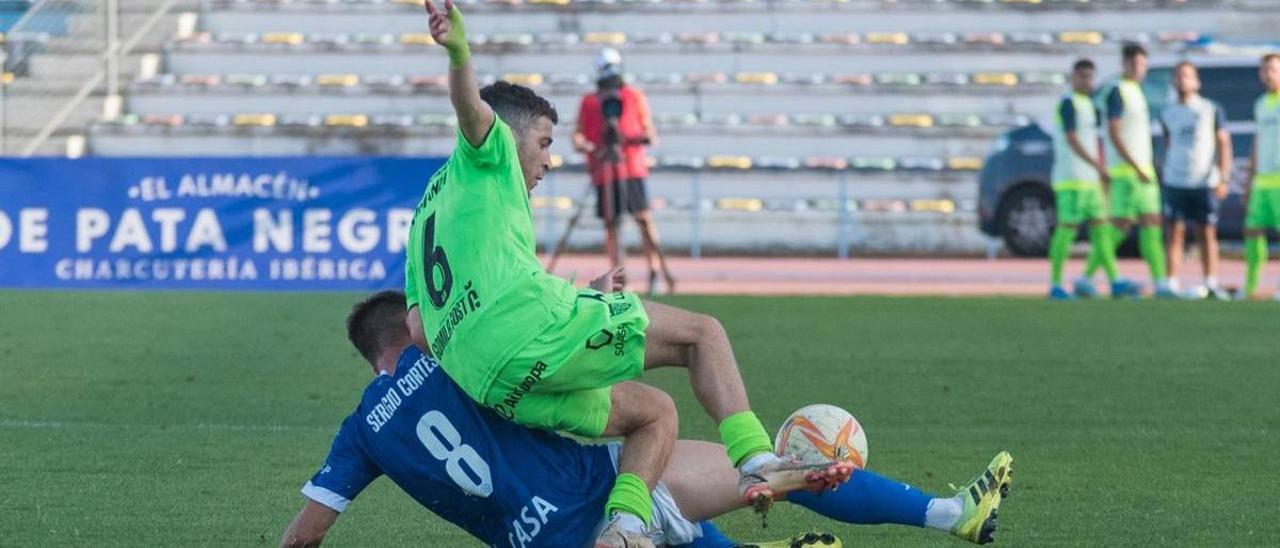 Armando Shashoua, ayer ante el San Fernando.