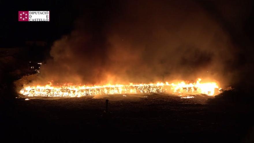 Arde la planta de reciclaje de Cervera