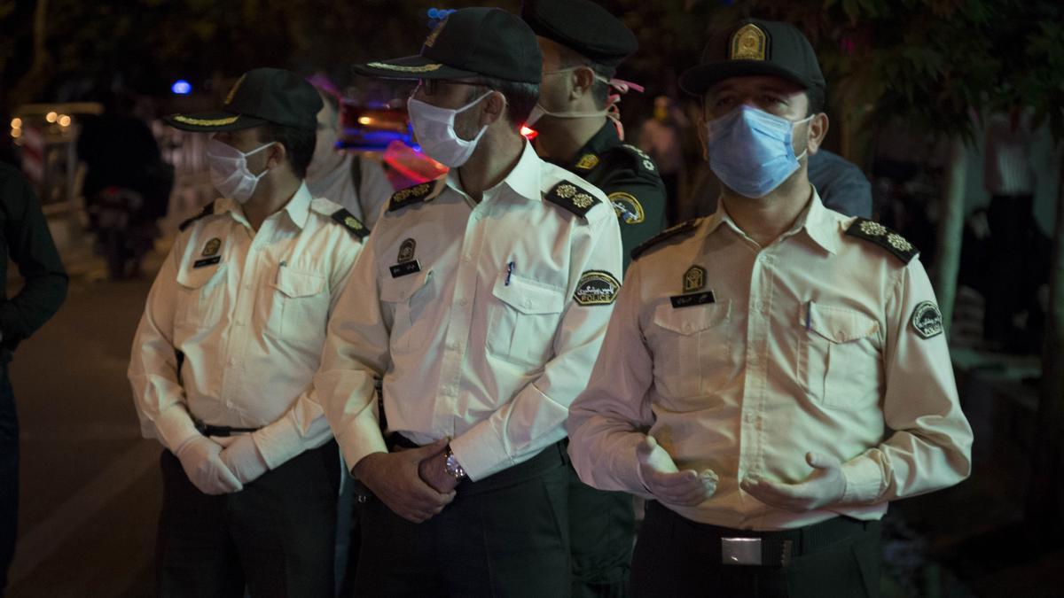 Agentes de la Policía en Teherán, Irán.