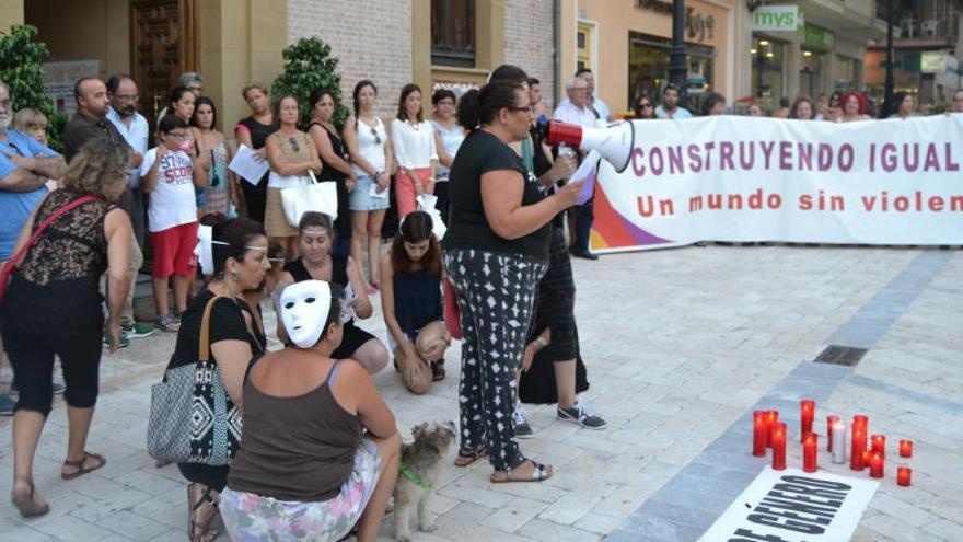 Águilas grita &quot;basta ya&quot; contra la violencia machista