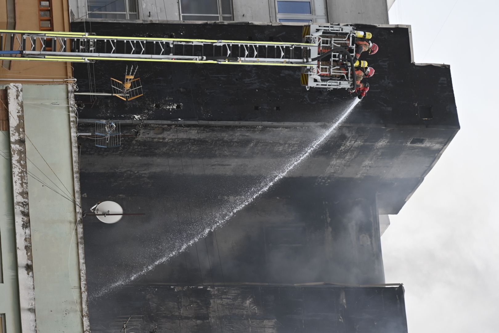 Las imágenes del incendio en un edificio de Castelló