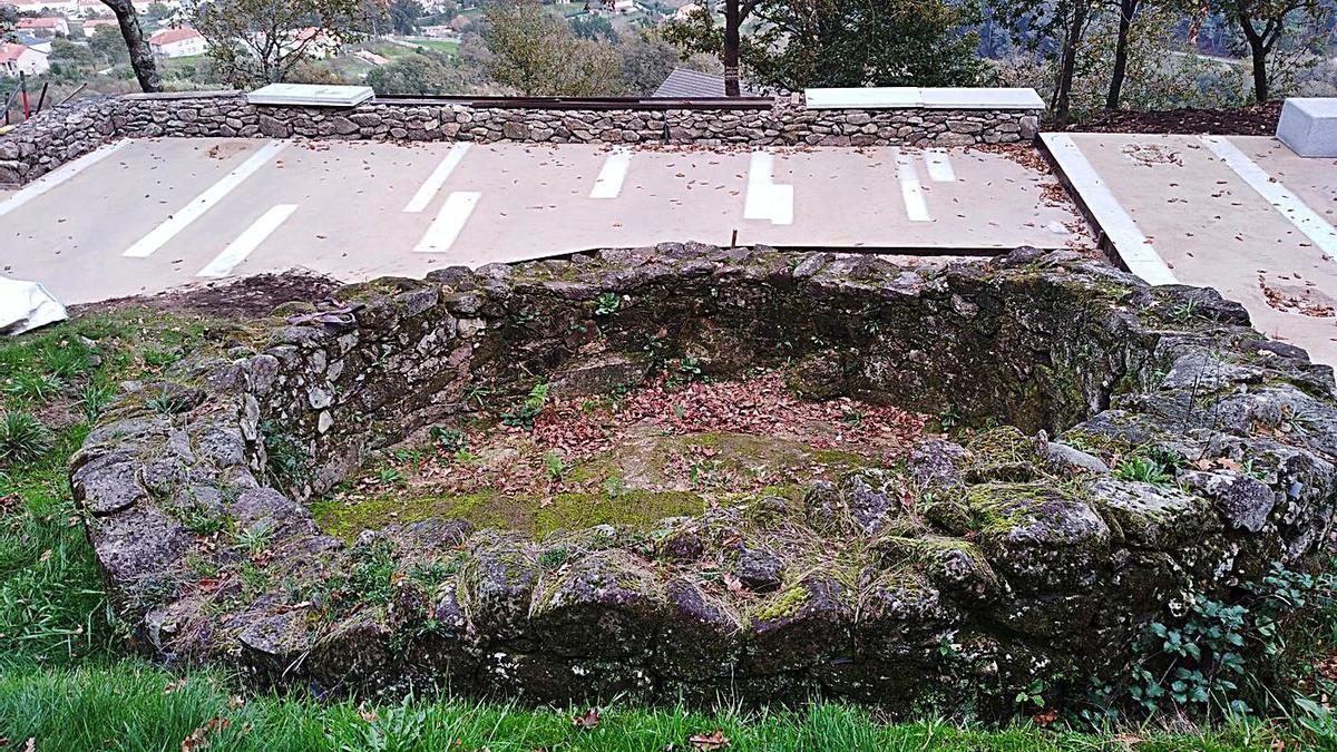 Los colectivos critican zonas pavimentadas y grandes bloques de piedra junto a las estructuras. |   // R.V.