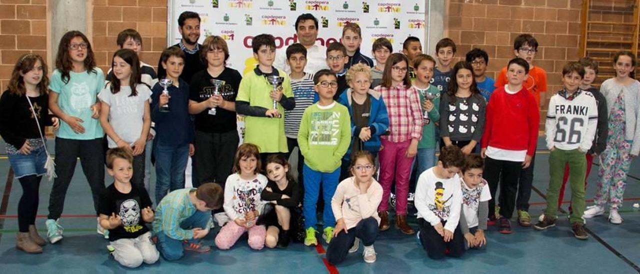 Jugadores participantes en el quinto torneo escolar de la Comarca de Llevant.