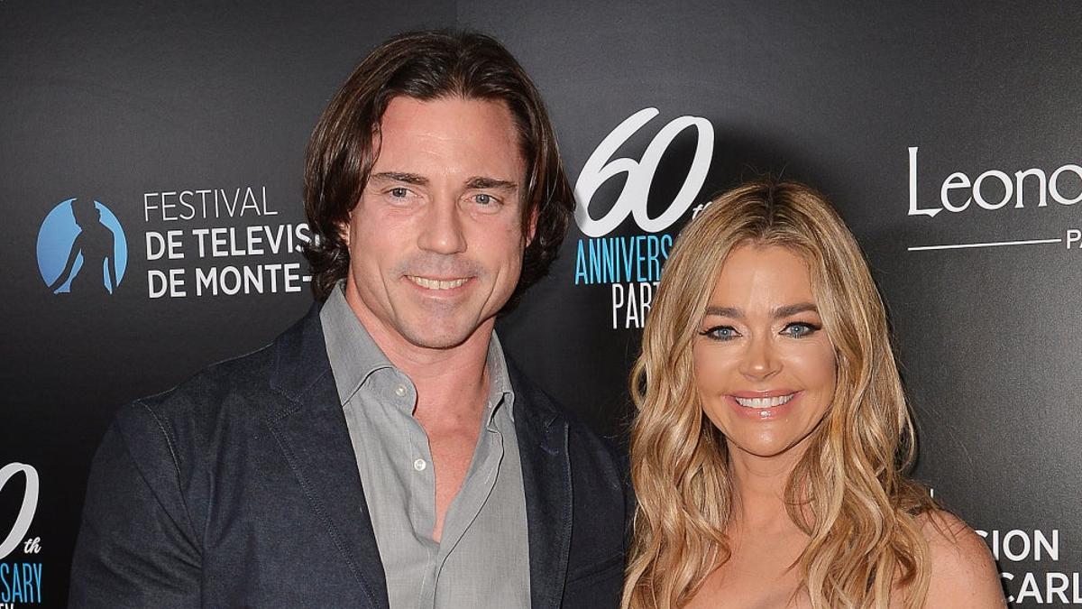 Denise Richards y su marido Aaron Phypers