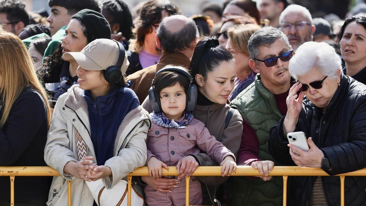 Las imágenes de la mascletà de Hermanos Ferrández en la Magdalena 2026