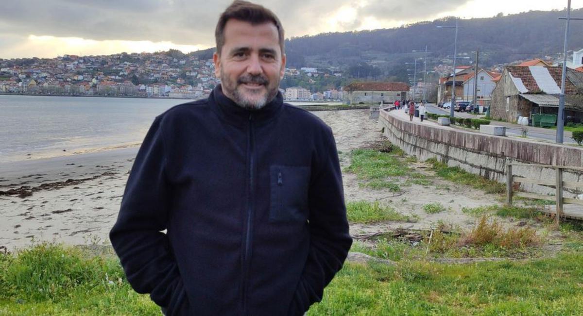 Manuel Varela, ayer, con Moaña de fondo. | Santos Álvarez
