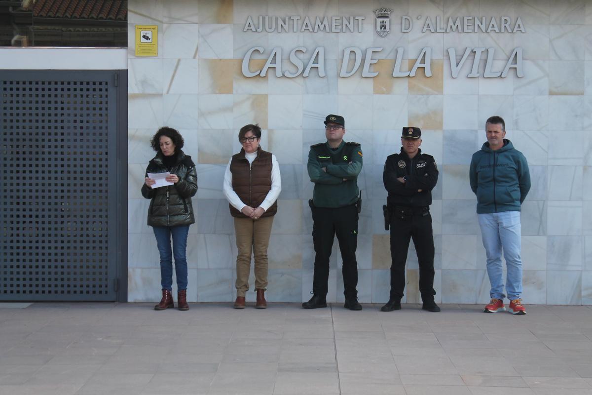 Minuto de silencio en Almenara.