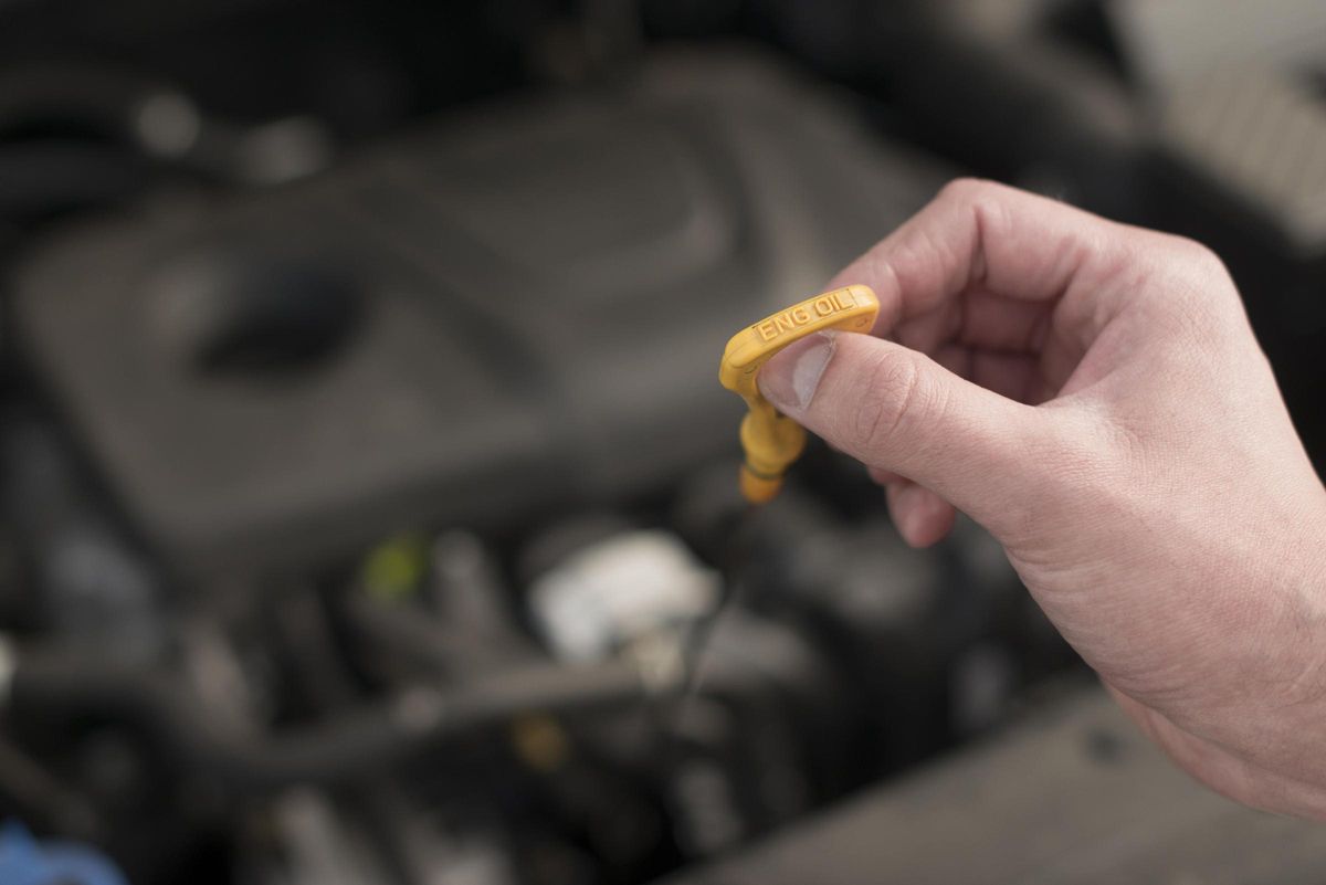 Verificar el estado del aceite del coche