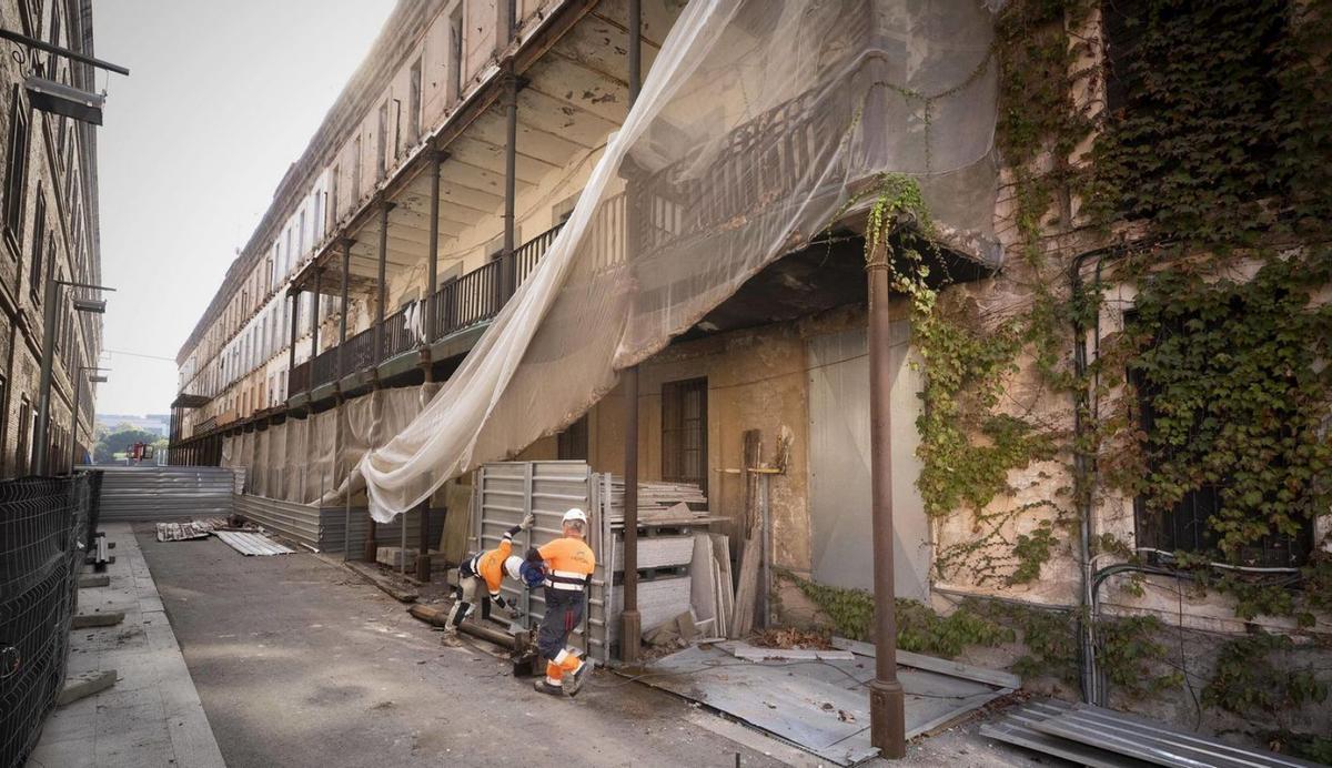 La UPF enderroca les últimes cases dels militars de la Ciutadella