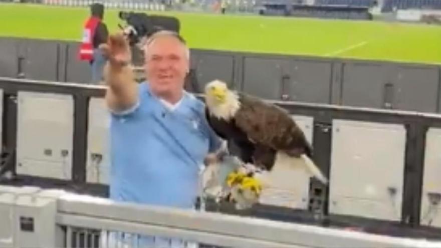 La Lazio suspende a un adiestrador de águila español por sus gestos fascistas