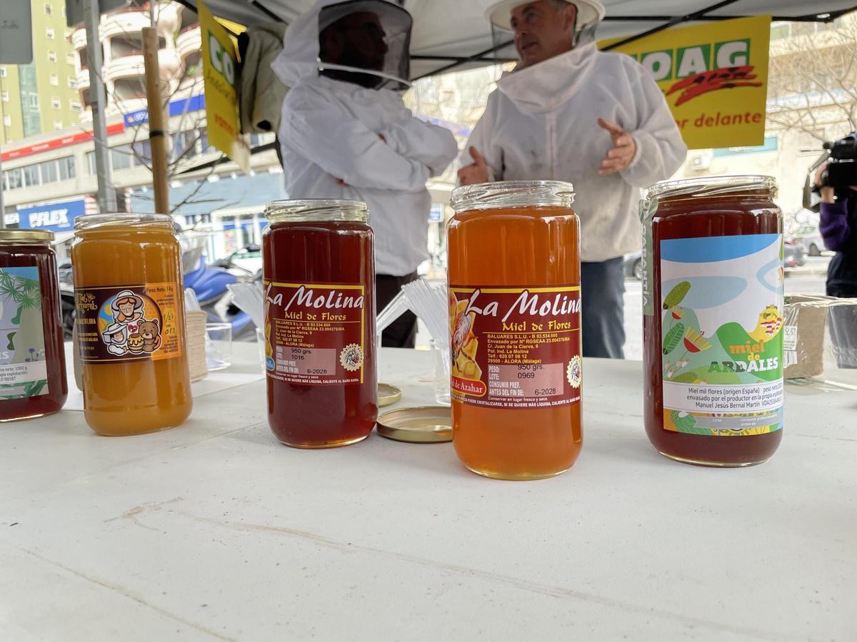 Botes de miel ofrecidos por la COAG para la cata