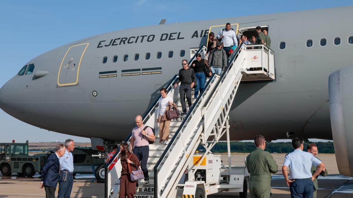 Aterrizan en Torrejón de Ardoz los primeros 100 españoles procedentes de Venezuela tras los terremotos