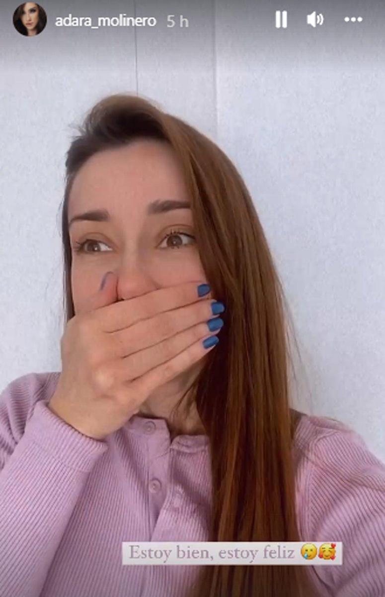 Adara Molinero recién operada de miopia