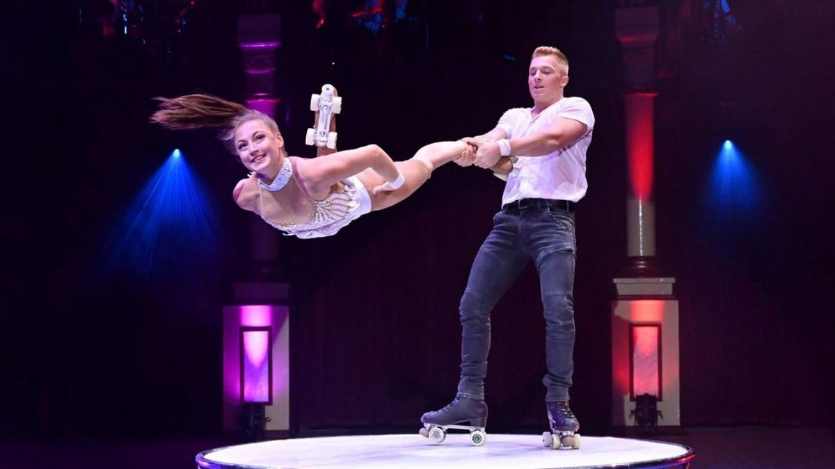 Un número de patinatge acrobàtic amb The Skating Donnerts | FRANÇOIS DEHURTEVENT