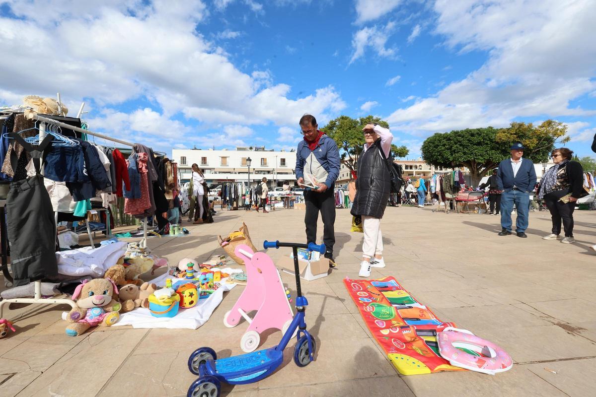 Galería de imágenes: feria de artículos de segunda mano en Jesús