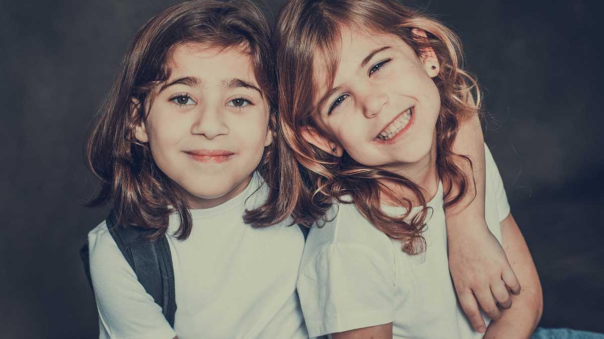La pequeña Natalia Díaz, de 10 años yLa pequeña Natalia Díaz, de 10 años y otra niña de la asociación
