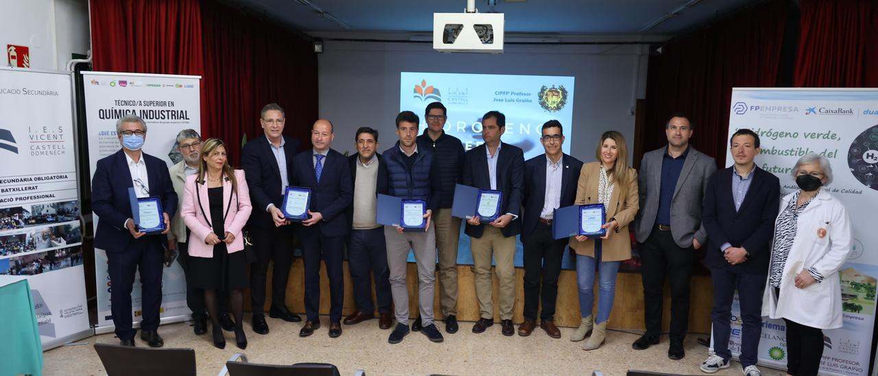 Presentación del proyecto, con los representantes de empresas participantes en el proyecto, de la concejalía y Conselleria de Educación y del IES Vicent Castell i Domènech