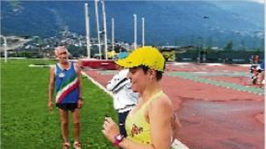 Una atleta que guanya d&#039;esquena al món