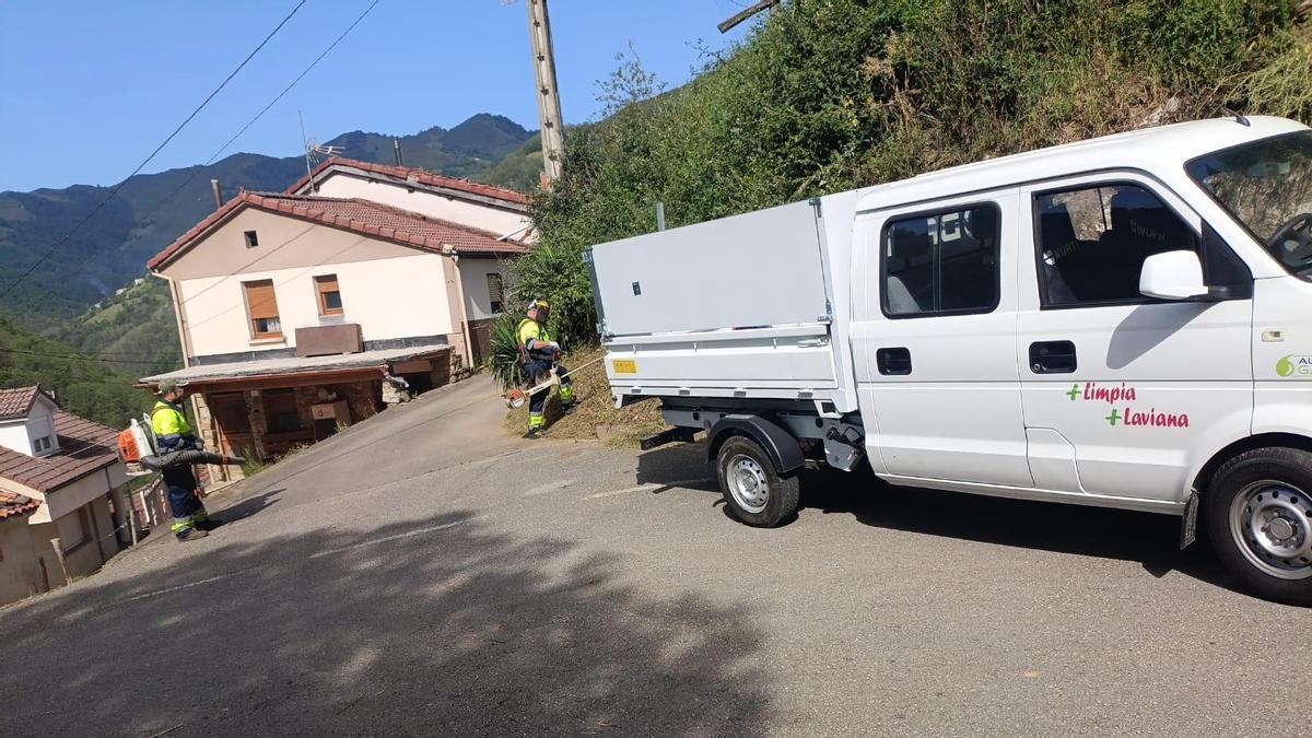 Brigada de limpieza rural de Laviana.