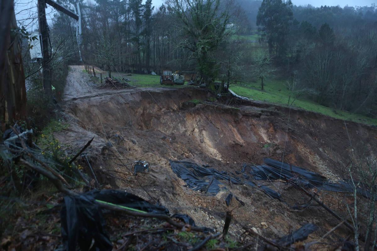 Despredimiento en la pista de San Miguel de Castro, en A Estrada