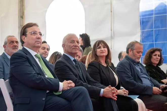 El acelere final: inauguraciones, fotos y primeras piedras