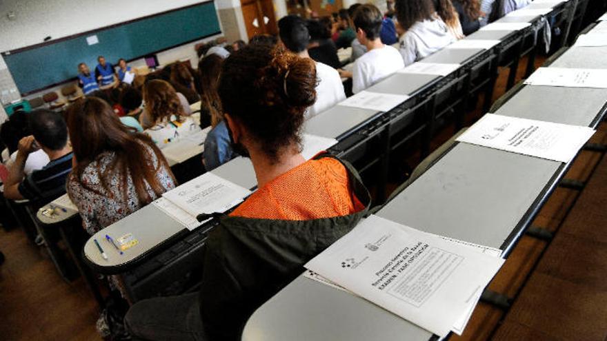 Los opositores de enfermería durante el examen celebrado el pasado 12 de mayo.