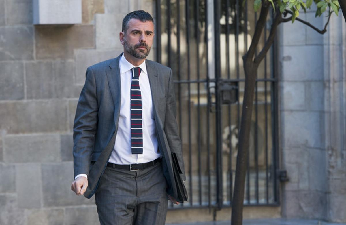 El conseller de Territori, Santi Vila, l’abril passat, al Palau de la Generalitat. El conseller de Territori, Santi Vila, l’abril passat, al Palau de la Generalitat.