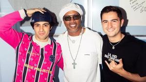 Ronaldinho en su visita a las oficinas de Nude Project en Barcelona.
