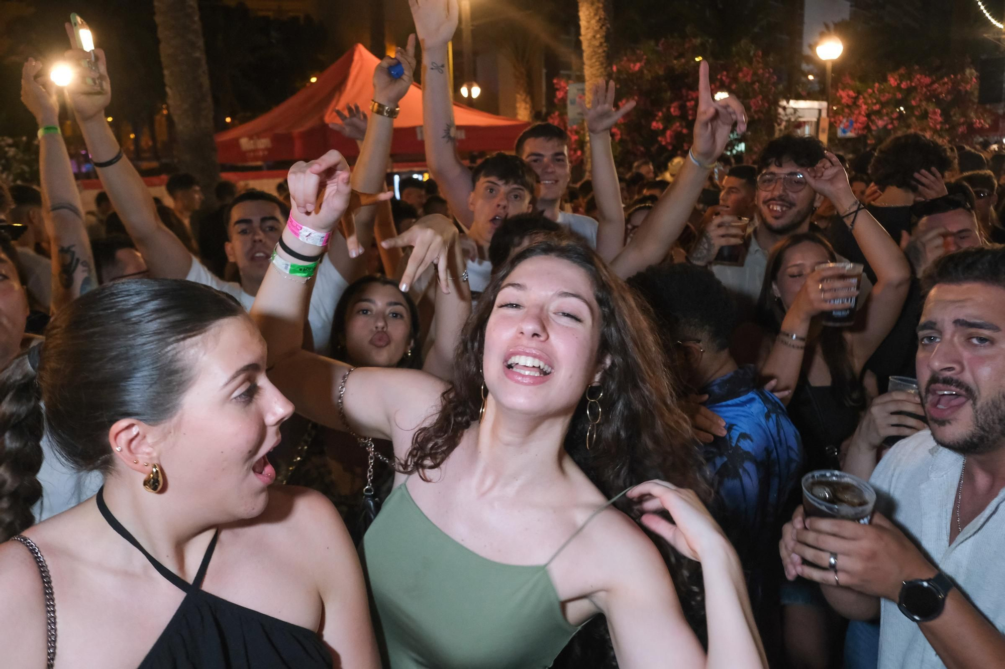 Galería de fotos: así es salir de fiestas en Hogueras de Alicante