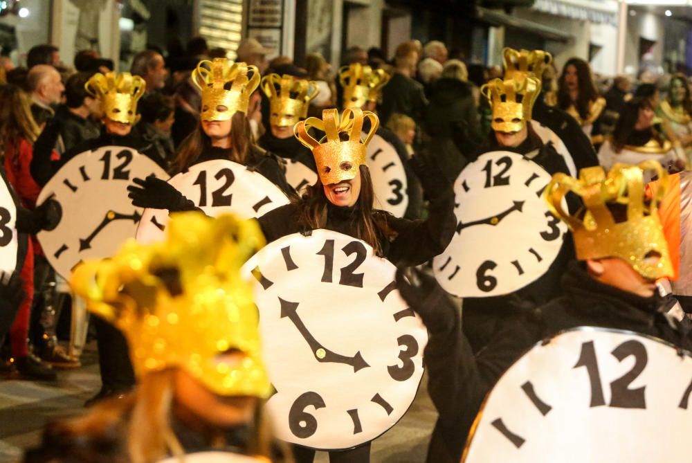 El Carnaval llena Benidorm de disfraces