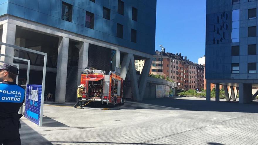 Los bomberos intervienen en las torres de Montenuño tras detectar humo en una azotea