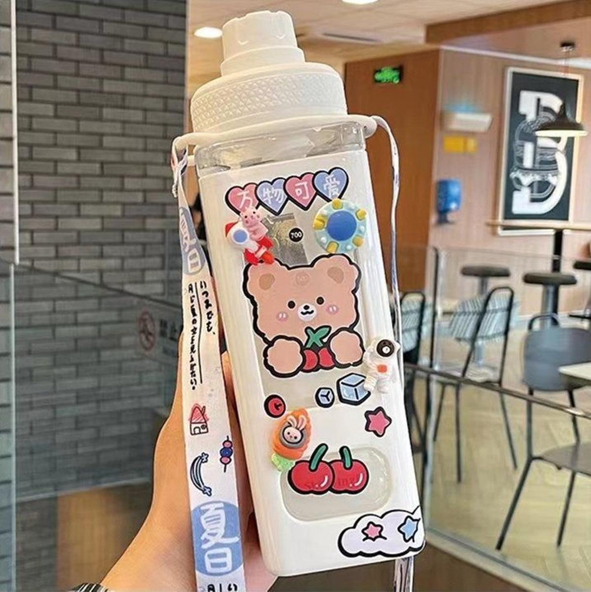 Botella de agua con pegatinas Kawai