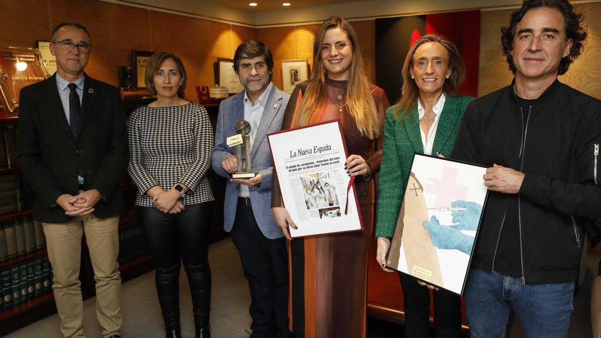 Entrega Asturiano del Mes al equipo de vacunación Covid