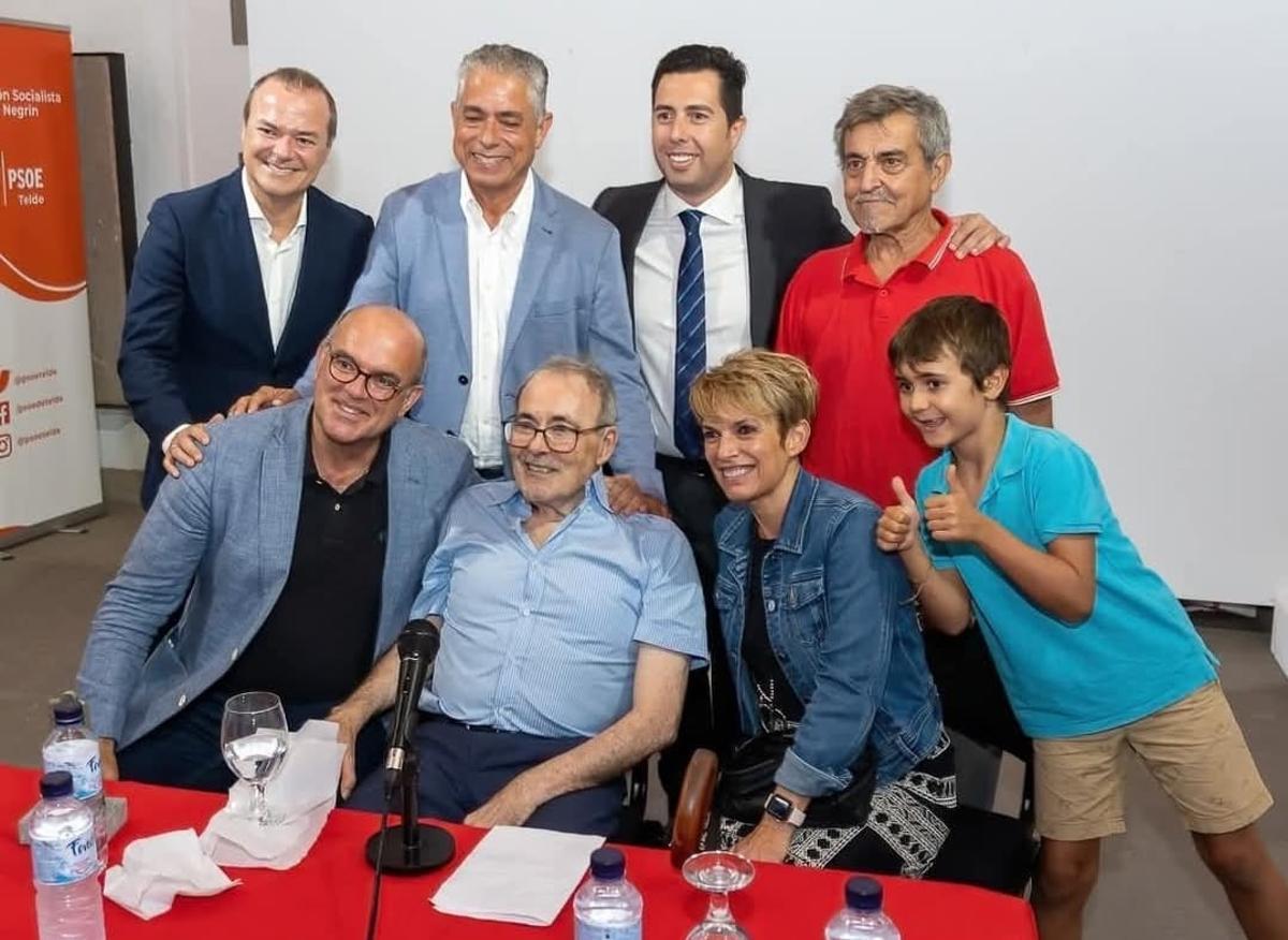 Homenaje del miembros del PSOE de Telde a José Alcaraz, en julio de 2022