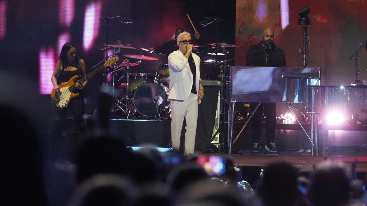 Alejandro Sanz, durante un momento de su concierto en Tenerife.