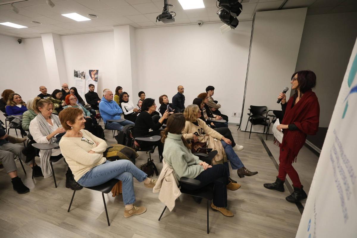 Un momento del coloquio conducido por Bea de Astorza.